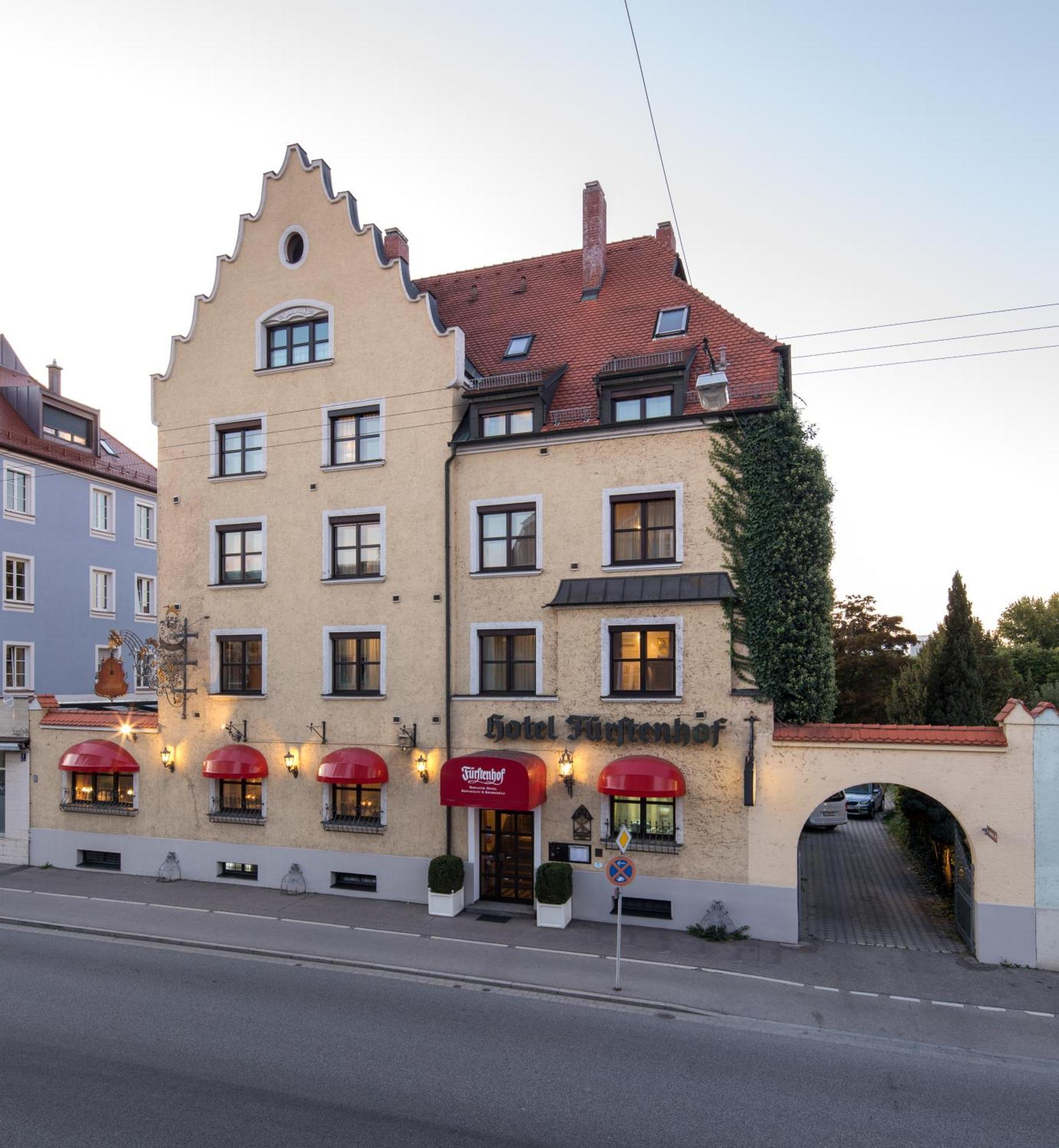 Simones Hotel Fuerstenhof Ландсхут Экстерьер фото